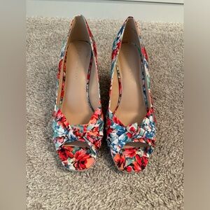 Kelle and Katie Flower Wedge Shoes Size 9